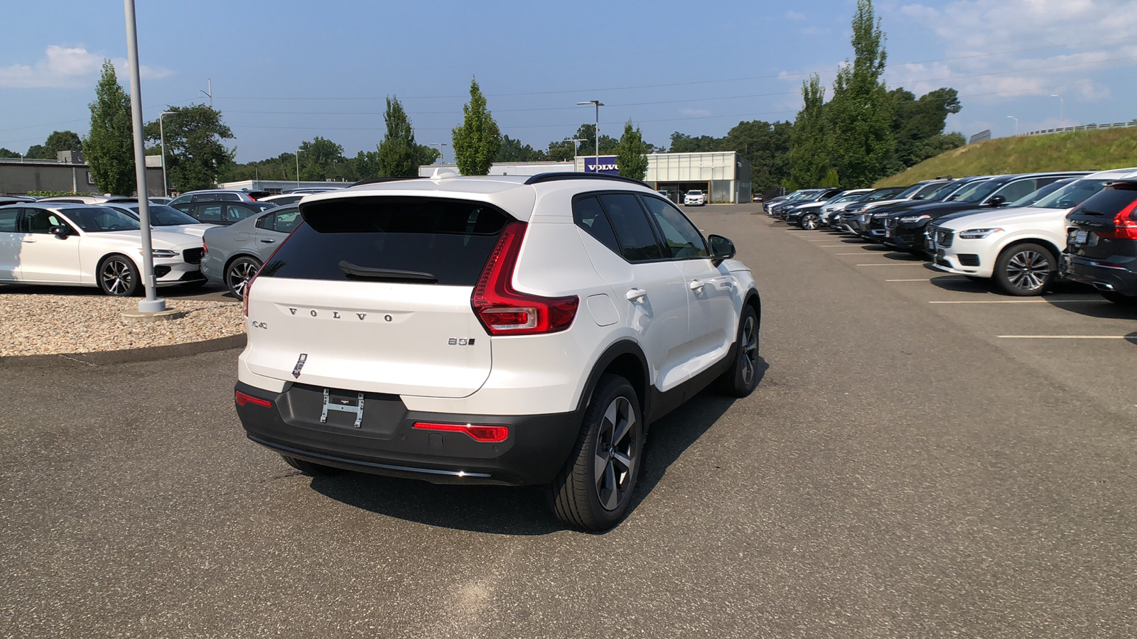 2025 Volvo XC40 Plus Dark Theme 9