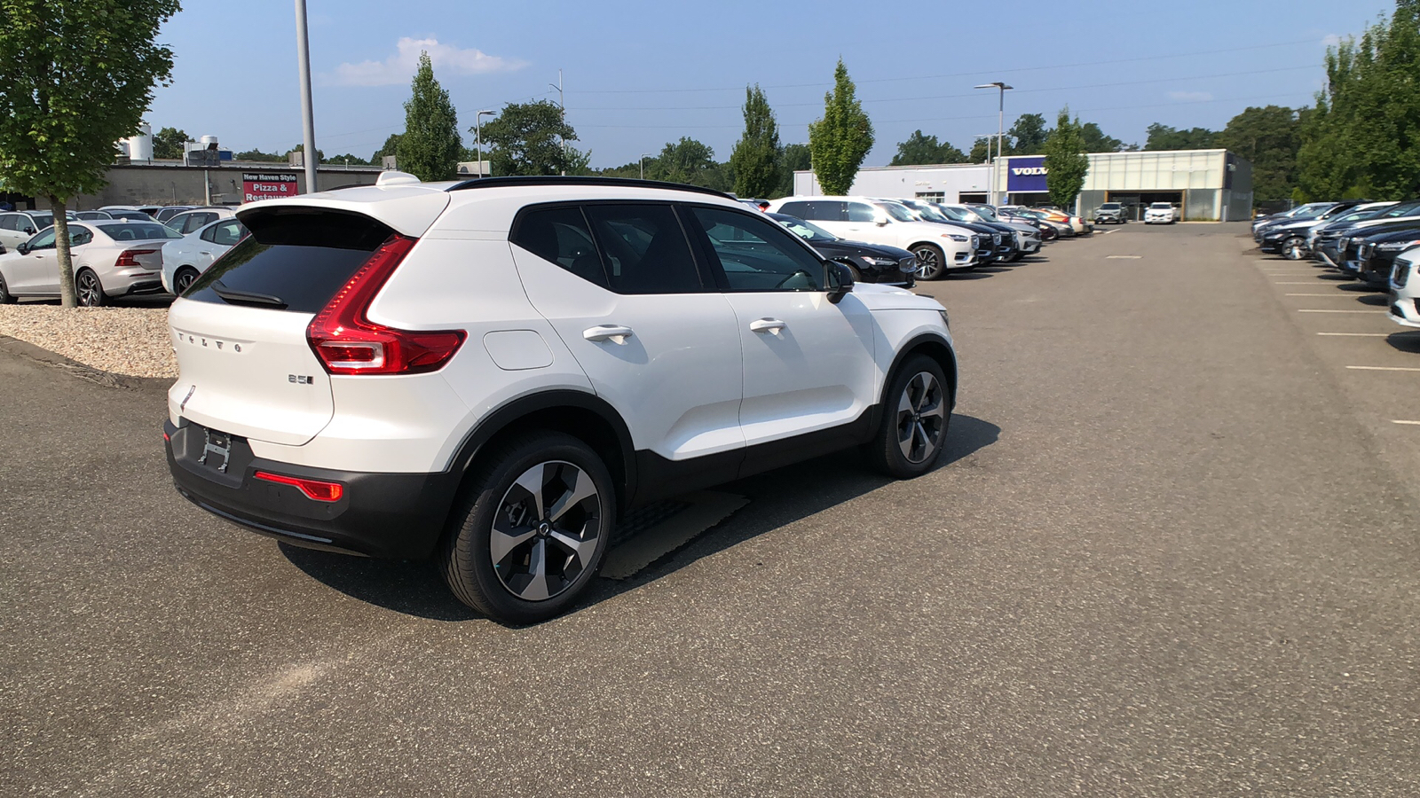 2025 Volvo XC40 Plus Dark Theme 10