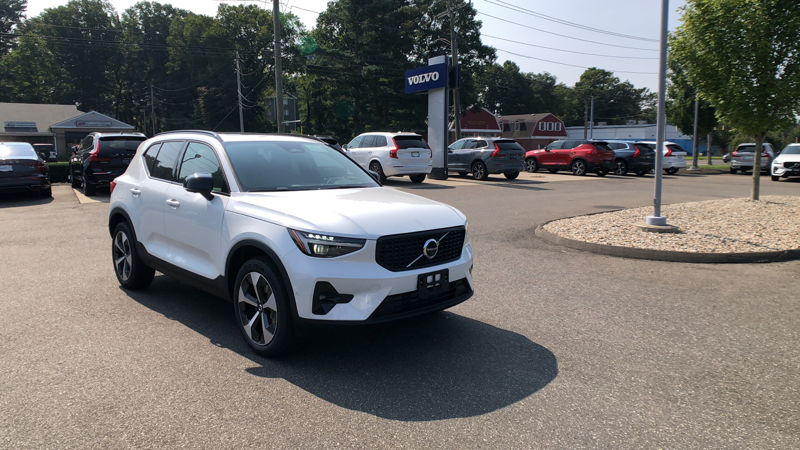 2025 Volvo XC40 Plus Dark Theme 1