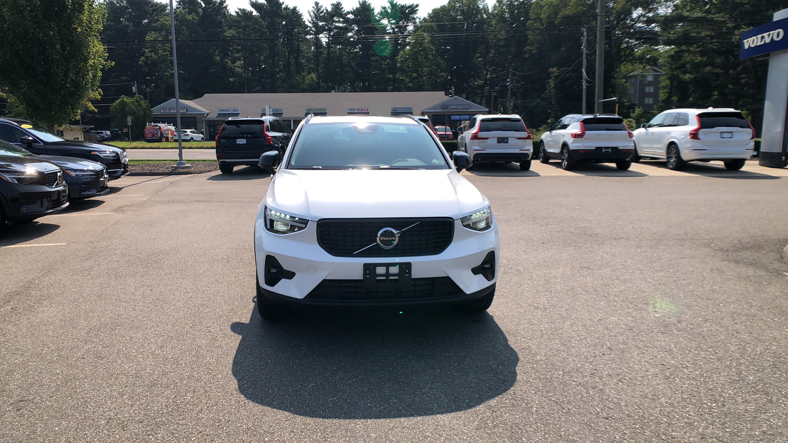 2025 Volvo XC40 Plus Dark Theme 2