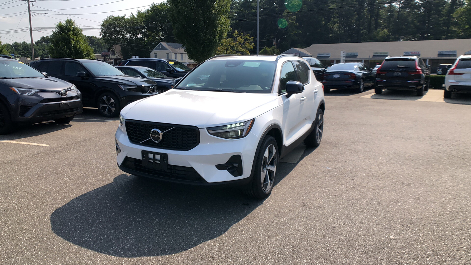 2025 Volvo XC40 Plus Dark Theme 3