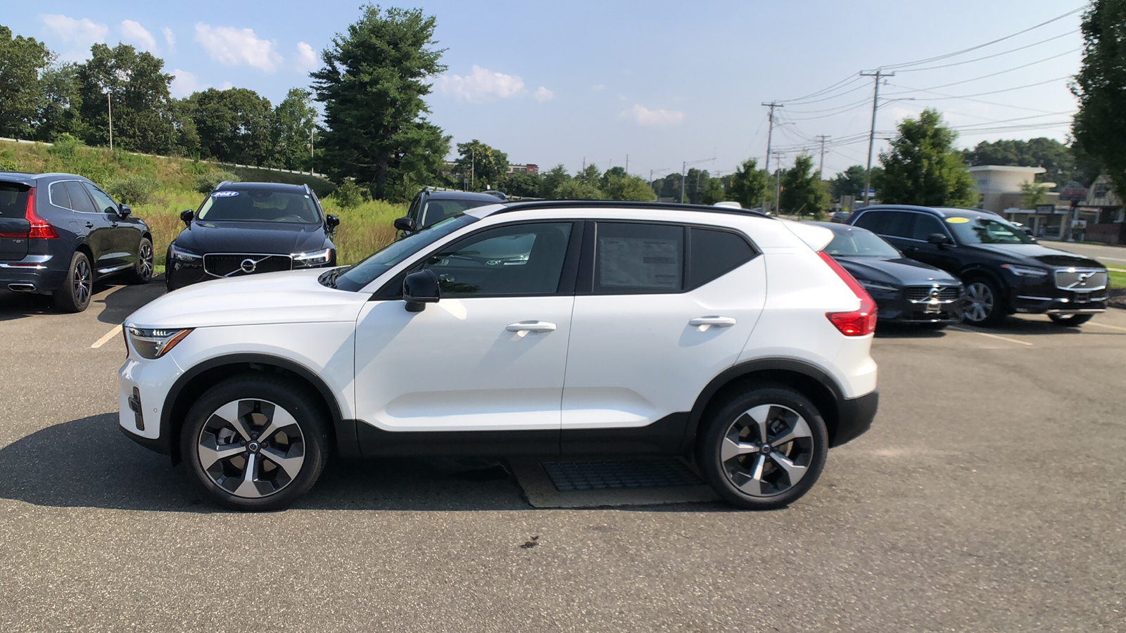 2025 Volvo XC40 Plus Dark Theme 5