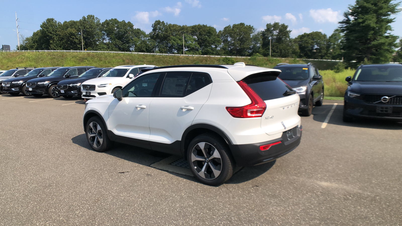 2025 Volvo XC40 Plus Dark Theme 6