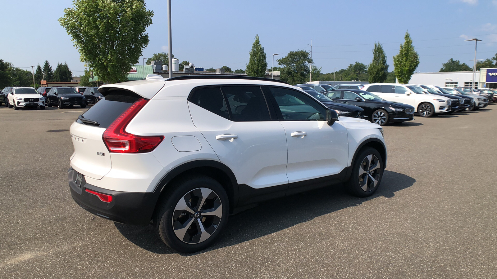 2025 Volvo XC40 Plus Dark Theme 10