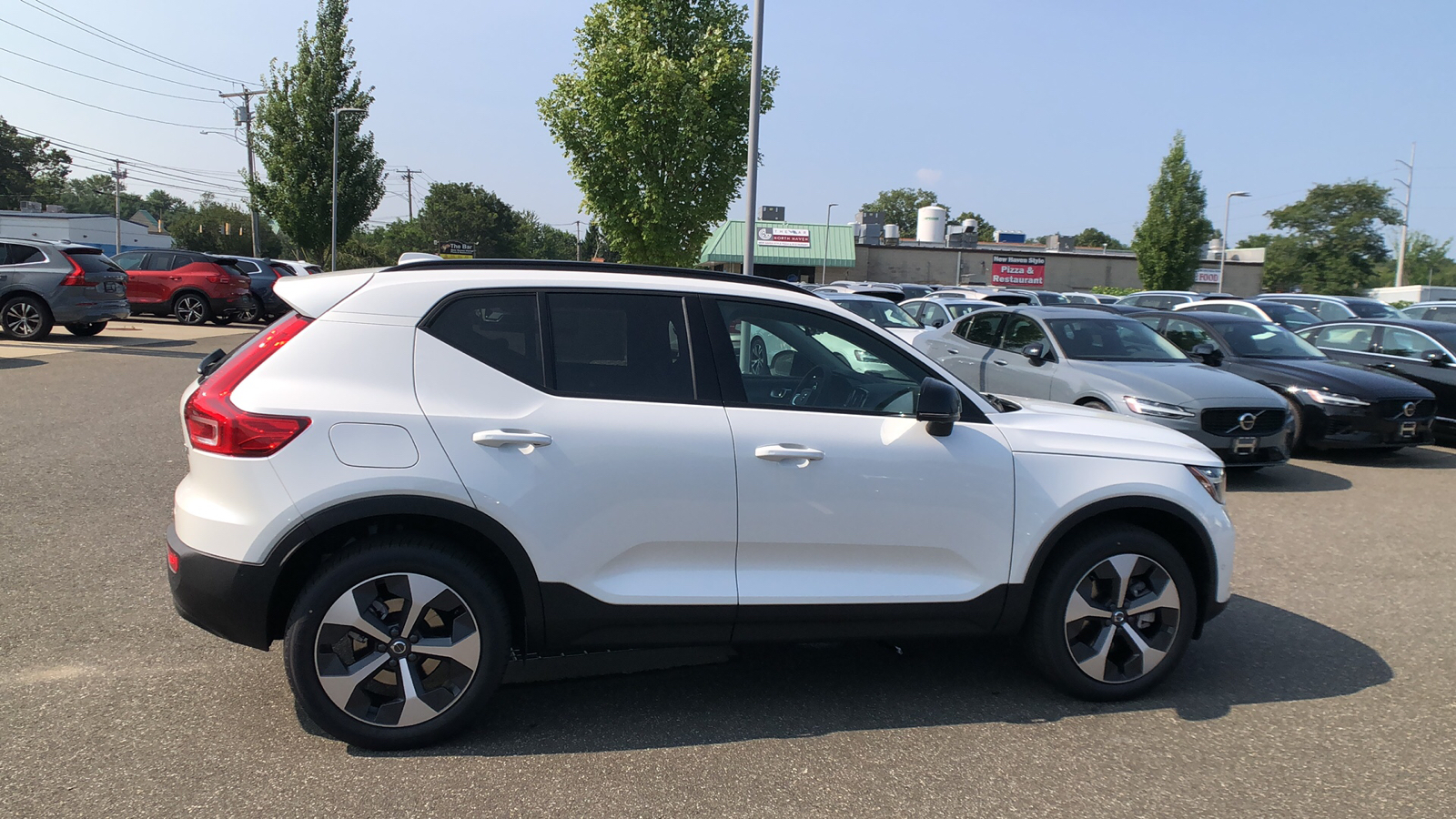 2025 Volvo XC40 Plus Dark Theme 11