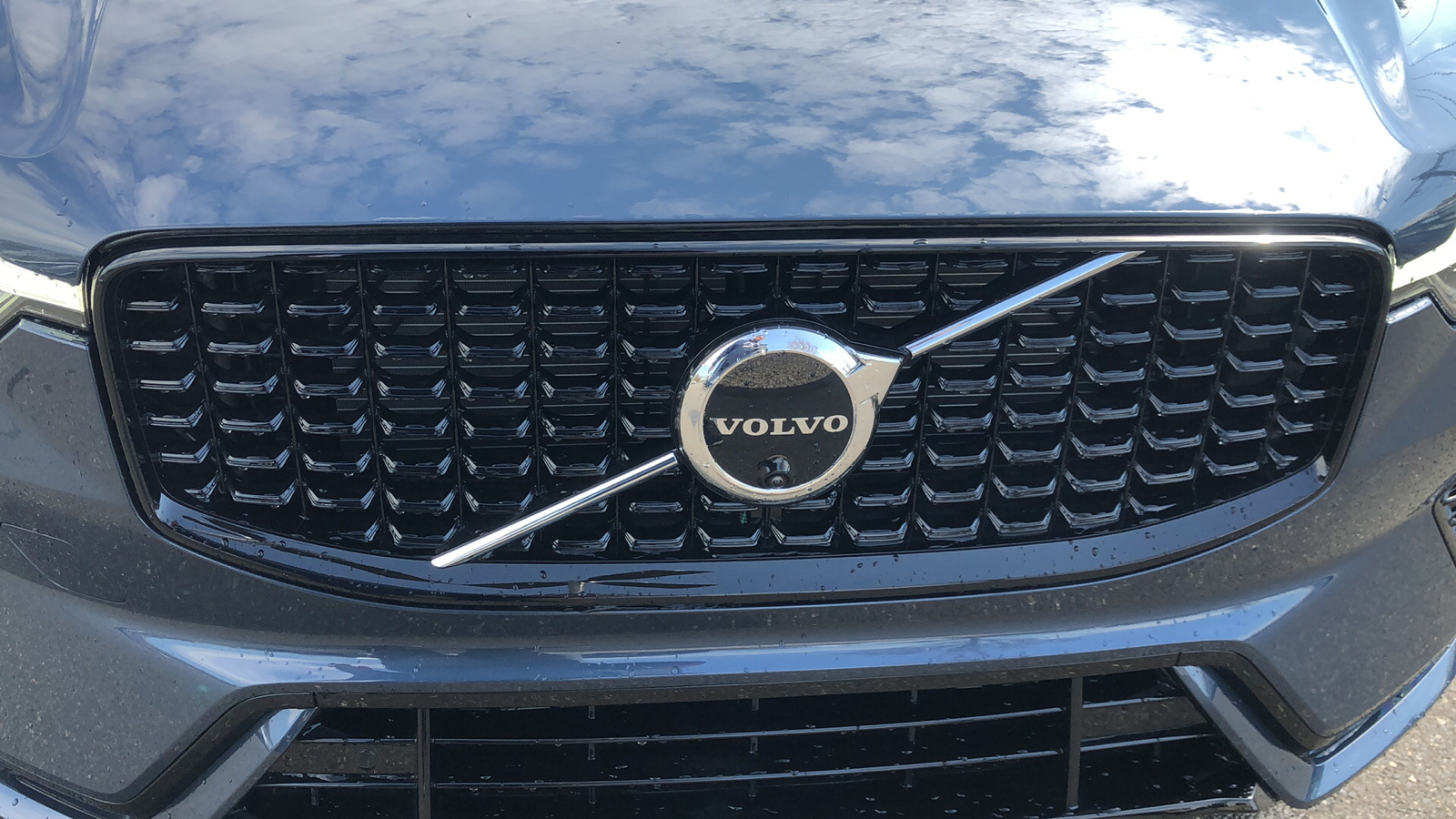 2024 Volvo XC60 Plus Dark Theme 34
