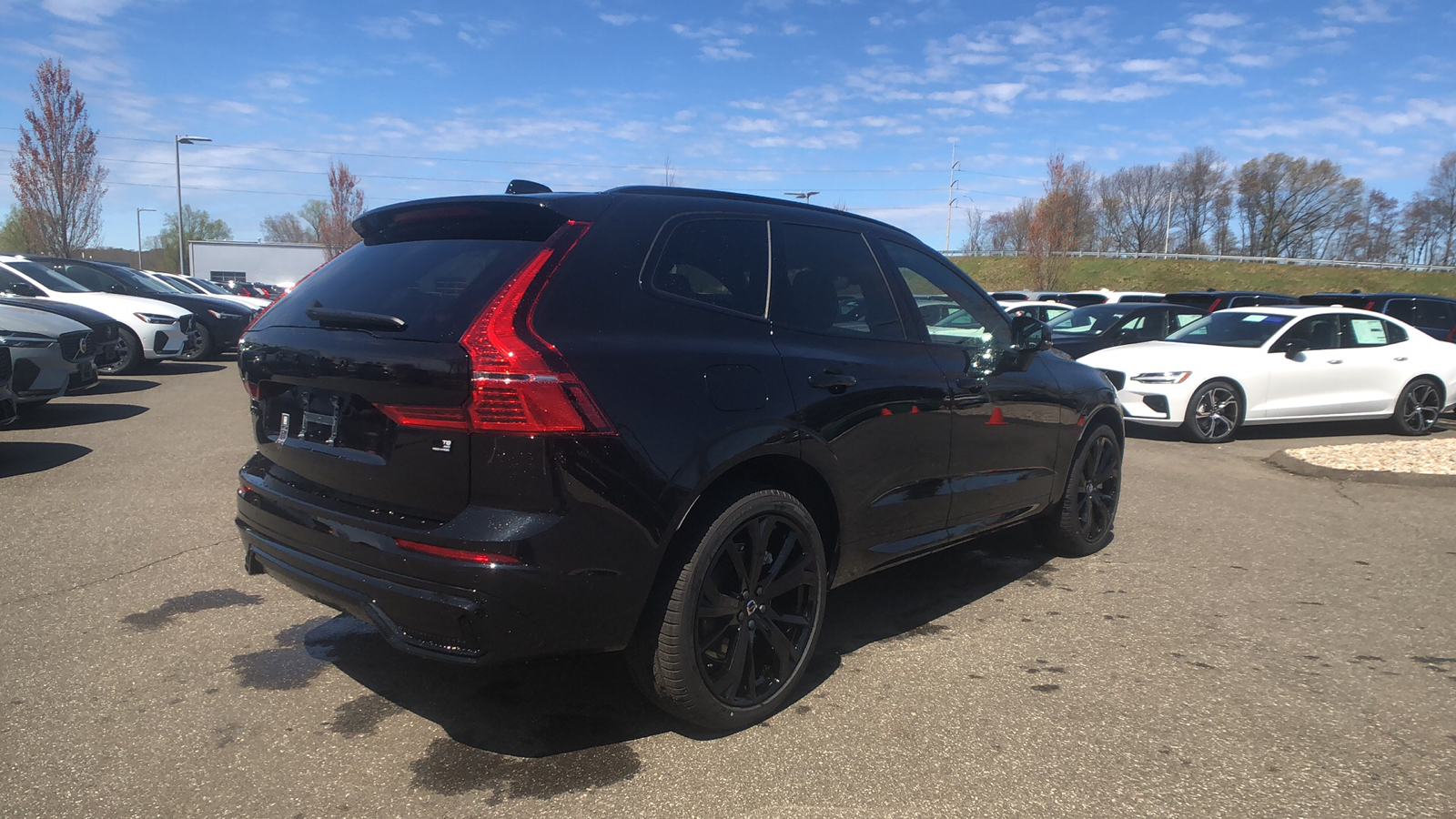 2024 Volvo XC60 Recharge Plug-In Hybrid Ultimate Black Edition 6