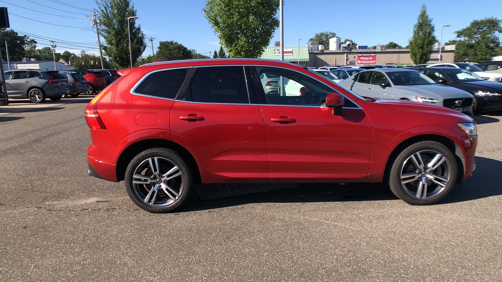 2018 Volvo XC60 Momentum 11