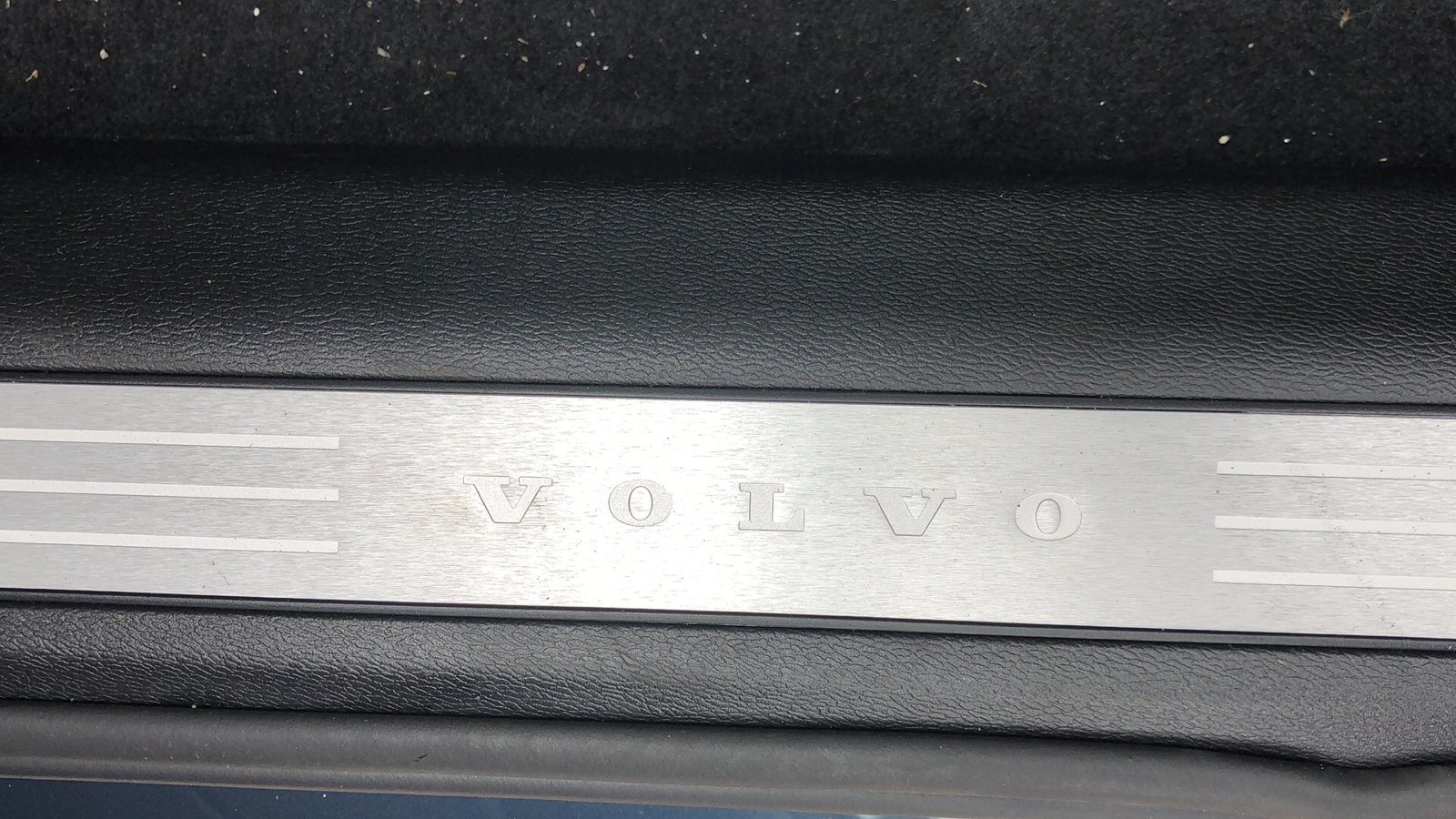 2024 Volvo XC60 Plus Dark Theme 10
