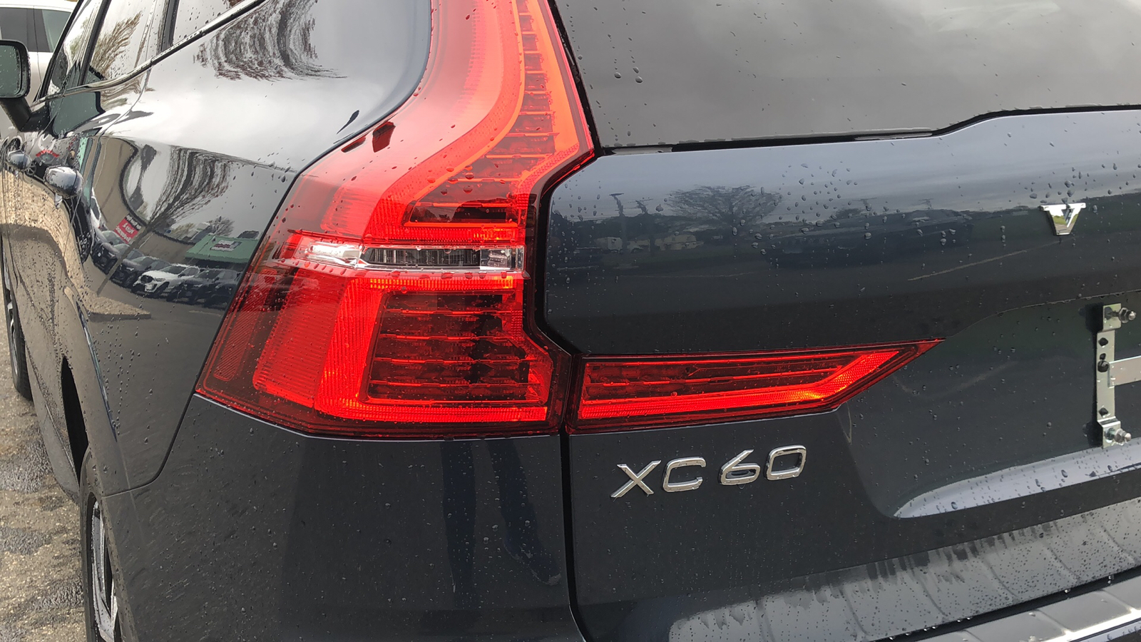 2024 Volvo XC60 Plus Dark Theme 32