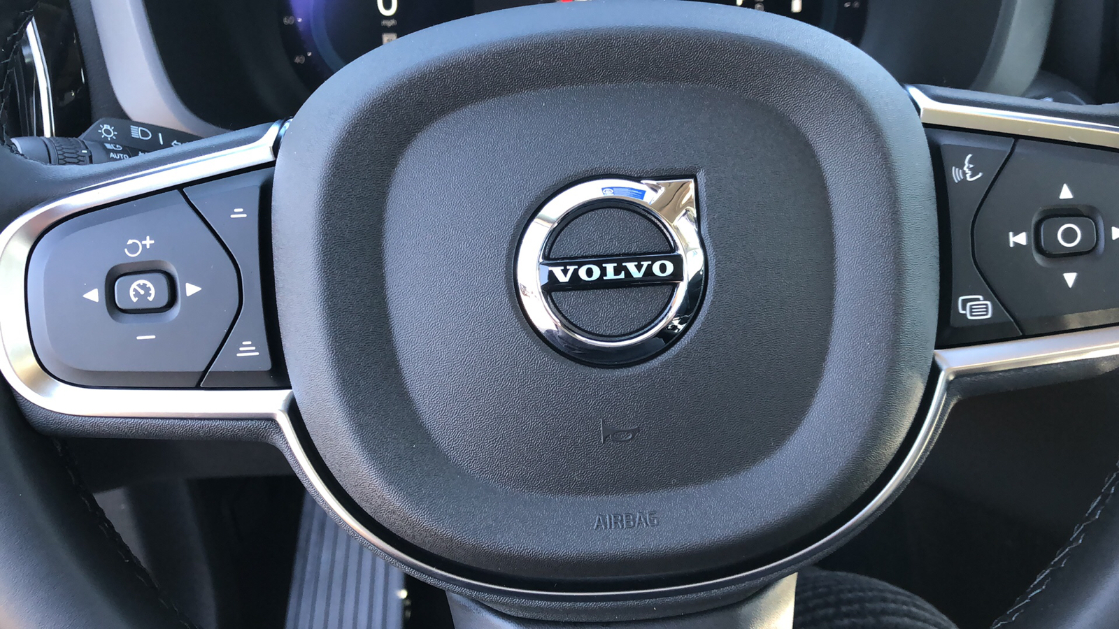 2024 Volvo XC60 Core Dark Theme 15