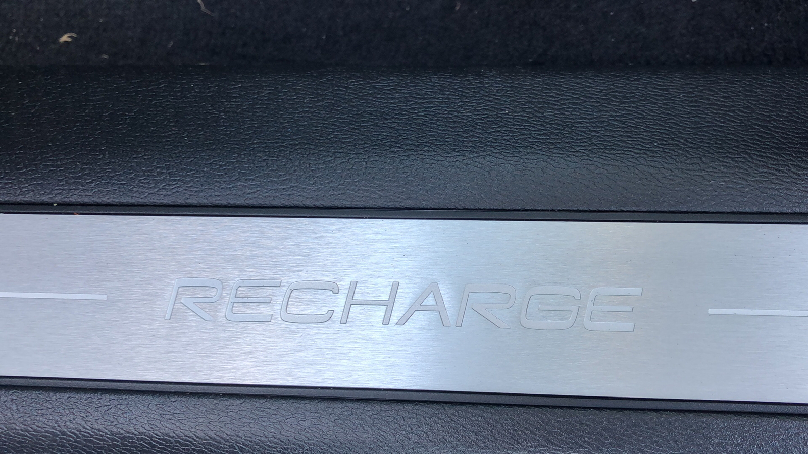 2024 Volvo XC60 Recharge Plug-In Hybrid Ultimate Dark Theme 11
