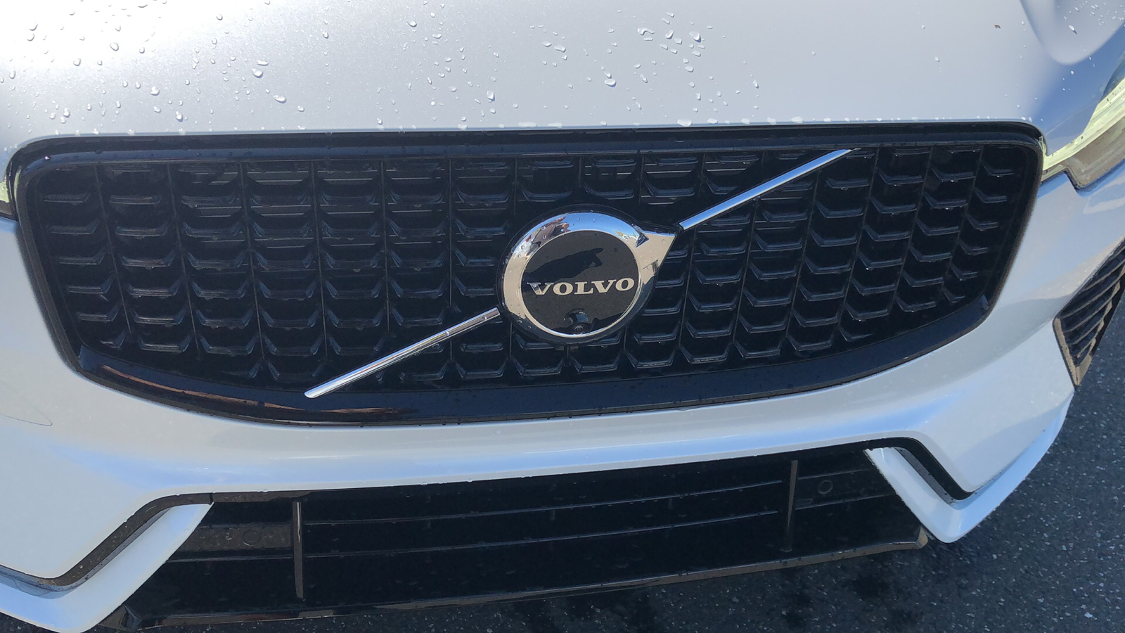 2024 Volvo XC60 Recharge Plug-In Hybrid Ultimate Dark Theme 41