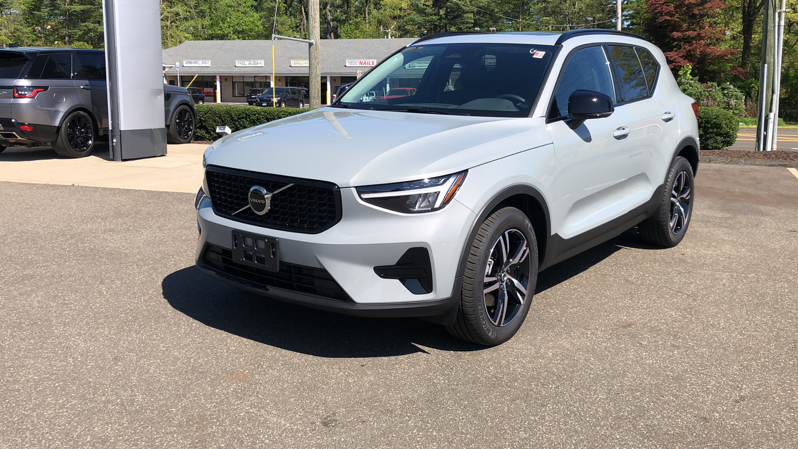 2024 Volvo XC40 Core Dark Theme 2