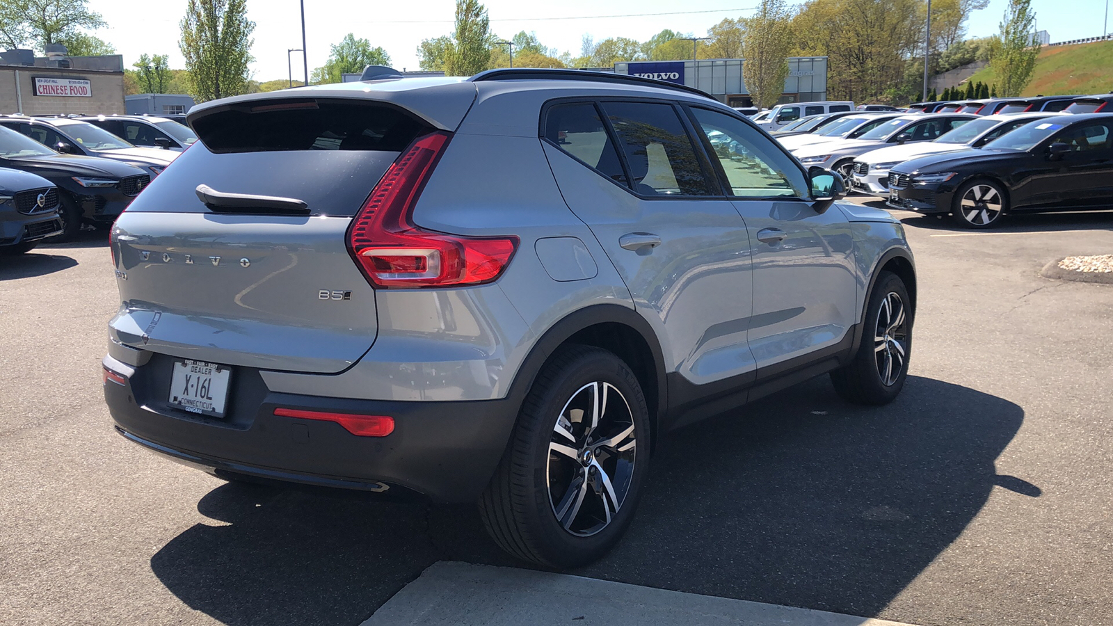 2024 Volvo XC40 Core Dark Theme 6