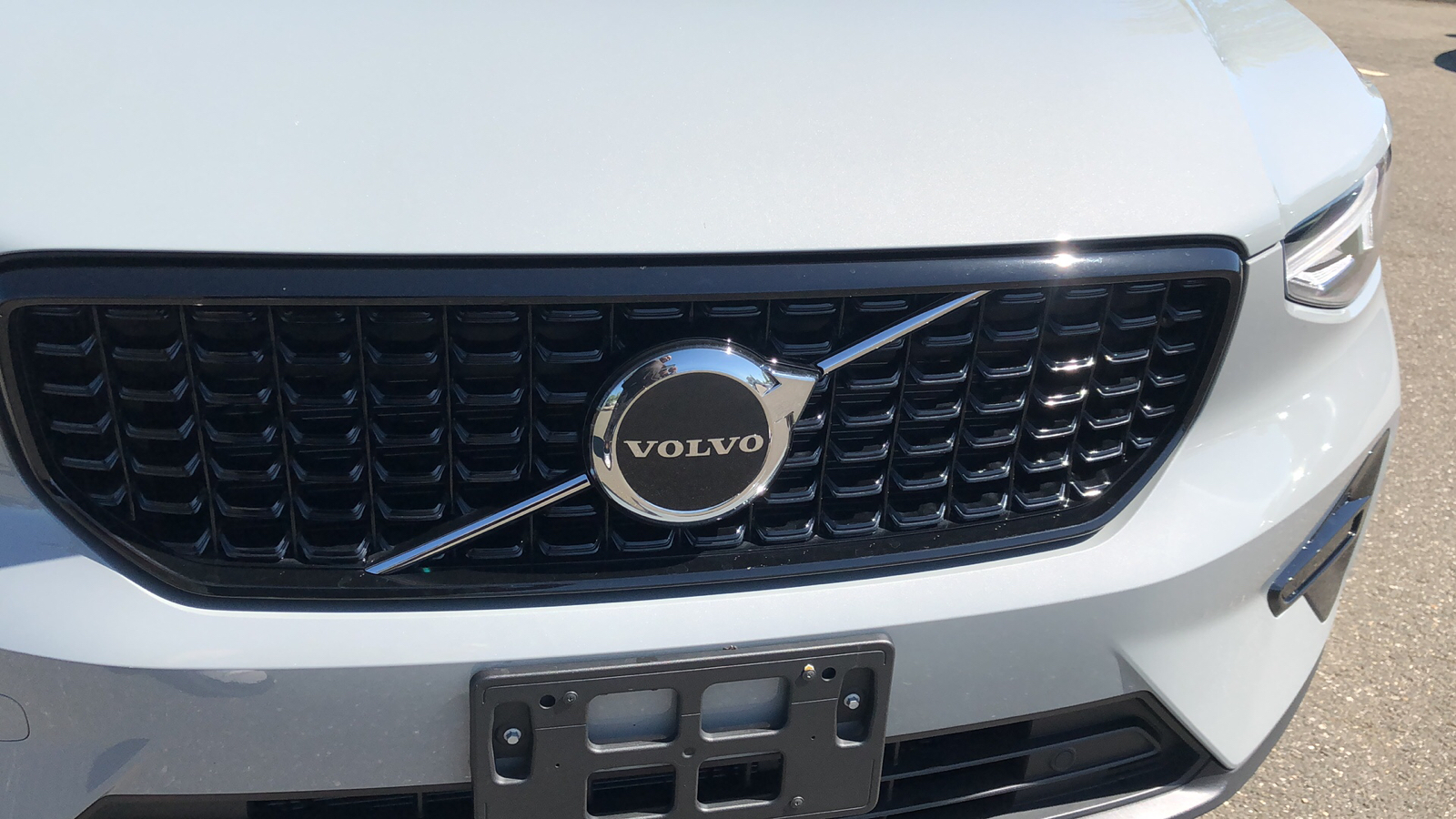 2024 Volvo XC40 Core Dark Theme 39