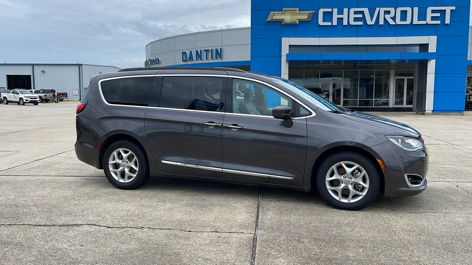 2017 Chrysler Pacifica Touring L 1