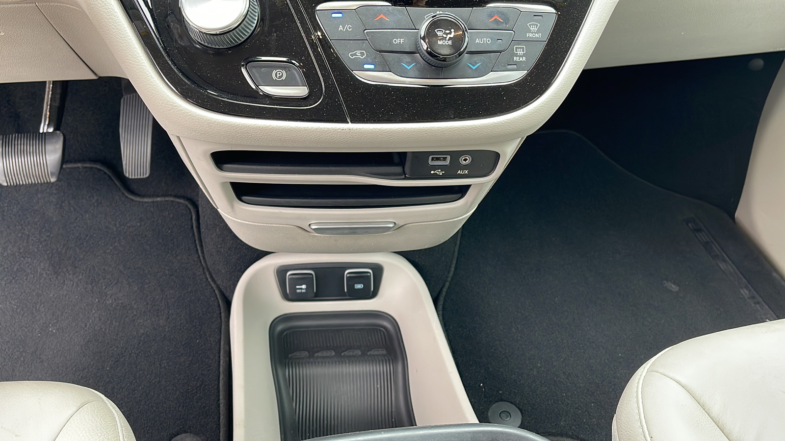 2017 Chrysler Pacifica Touring L 21