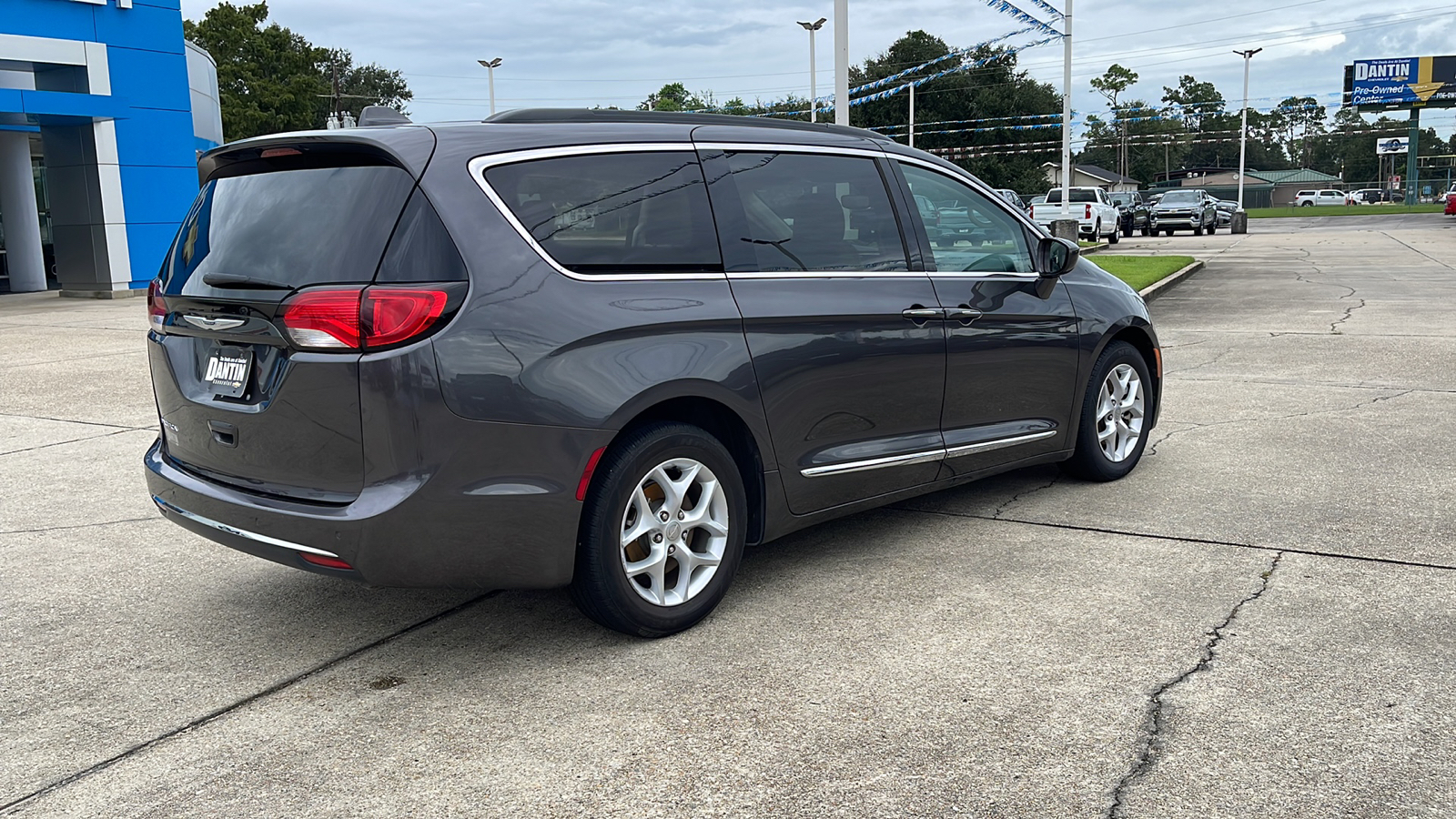 2017 Chrysler Pacifica Touring L 25