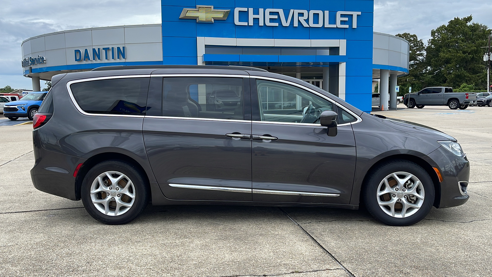 2017 Chrysler Pacifica Touring L 26