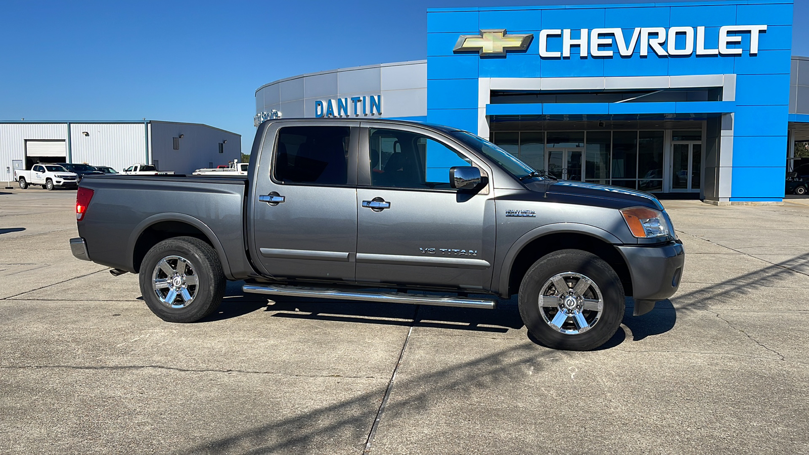 2015 Nissan Titan SV 1