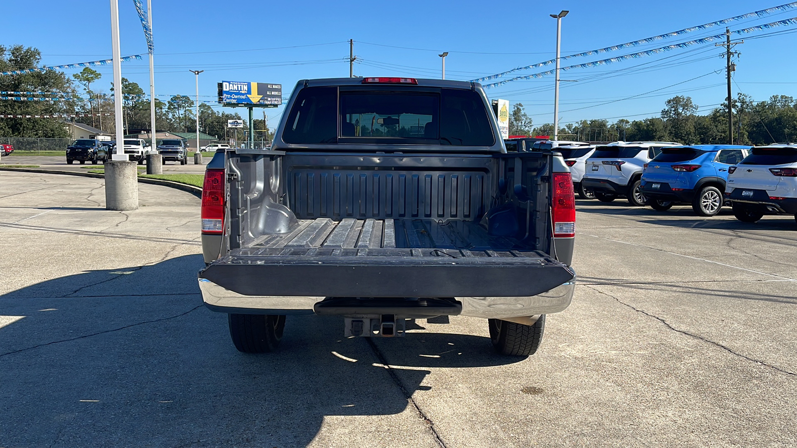 2015 Nissan Titan SV 23