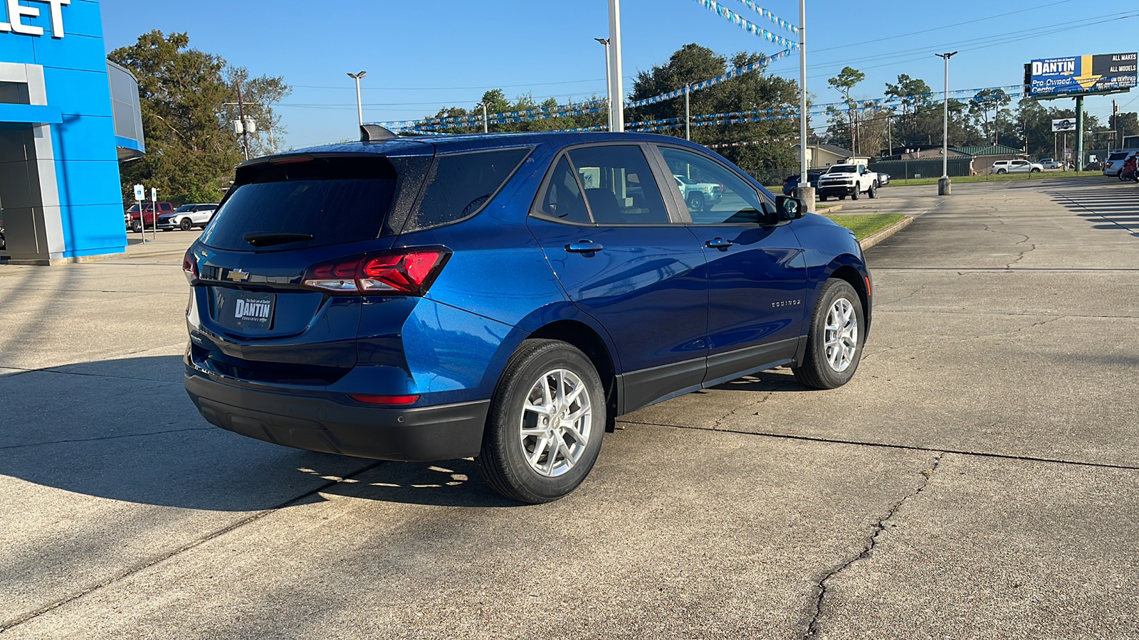 2022 Chevrolet Equinox LS 25