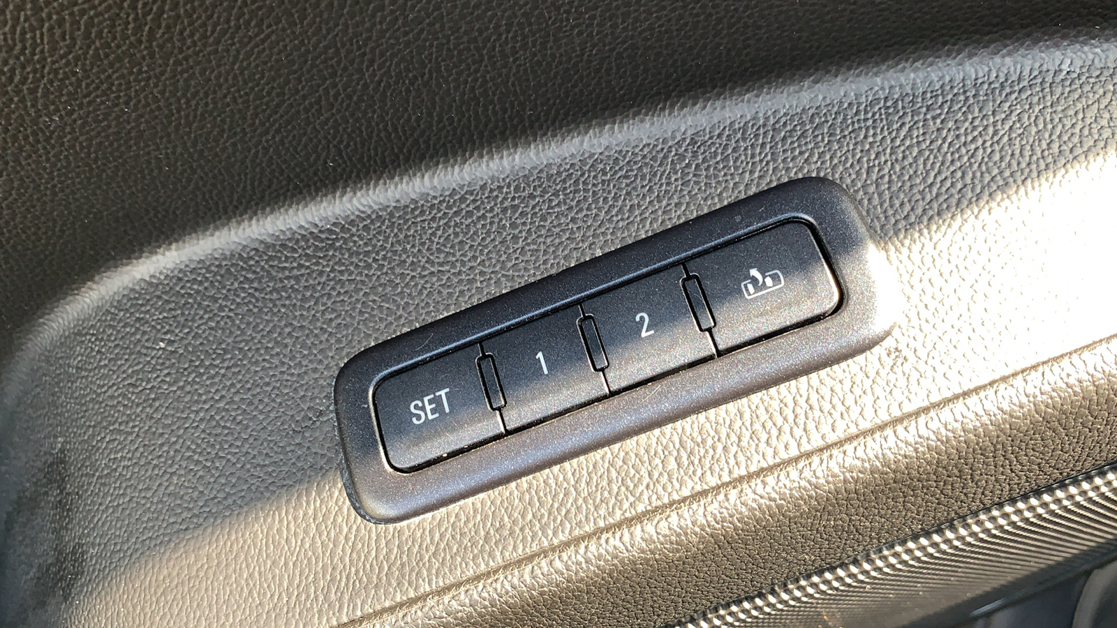 2015 Chevrolet Tahoe LTZ 14
