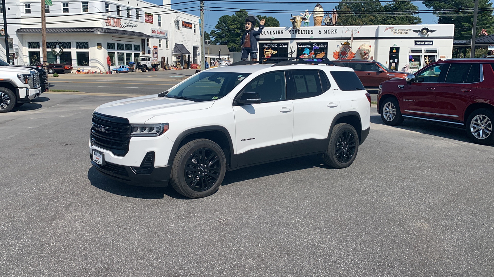 2022 GMC Acadia SLE 2