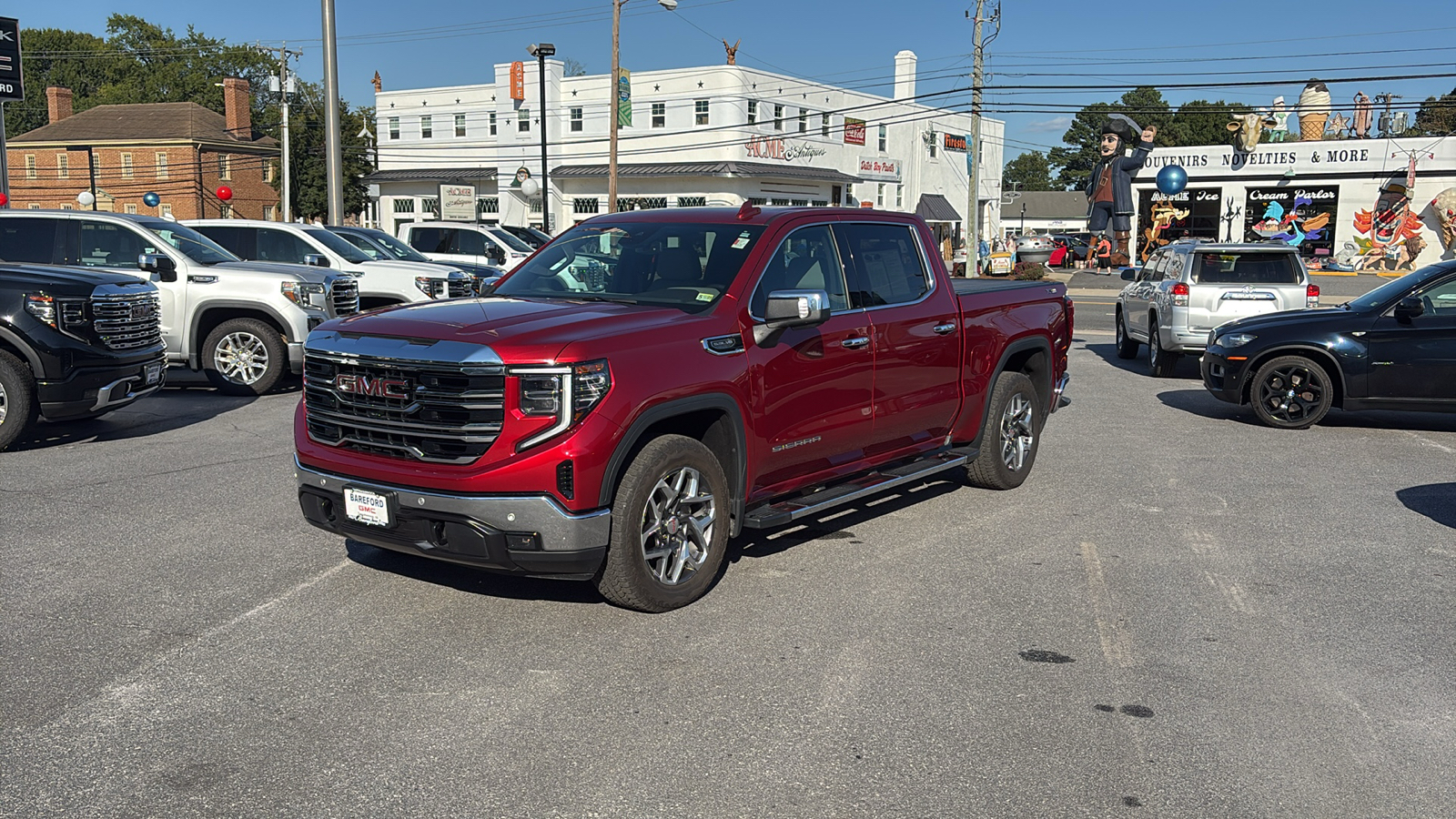 2023 GMC Sierra 1500 SLT 1