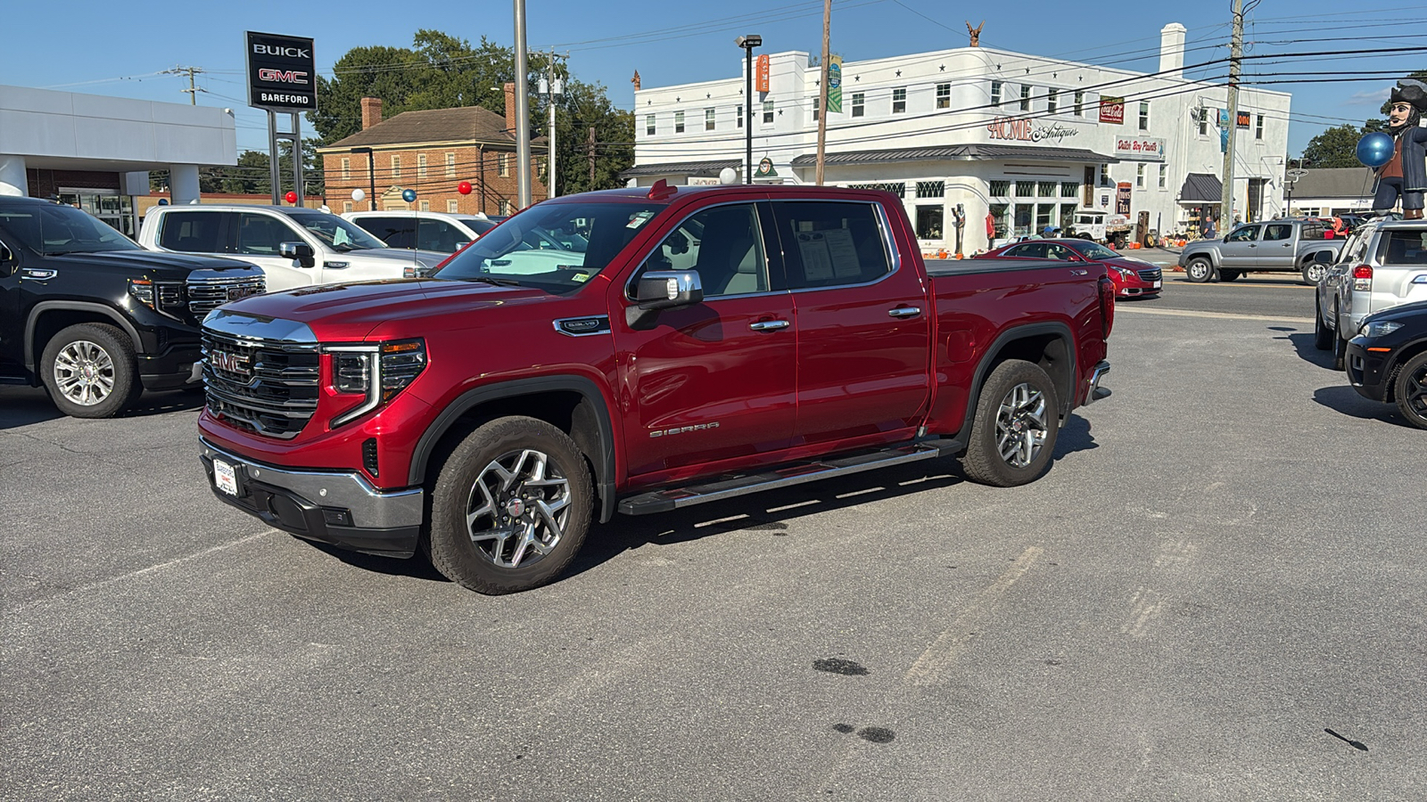 2023 GMC Sierra 1500 SLT 2