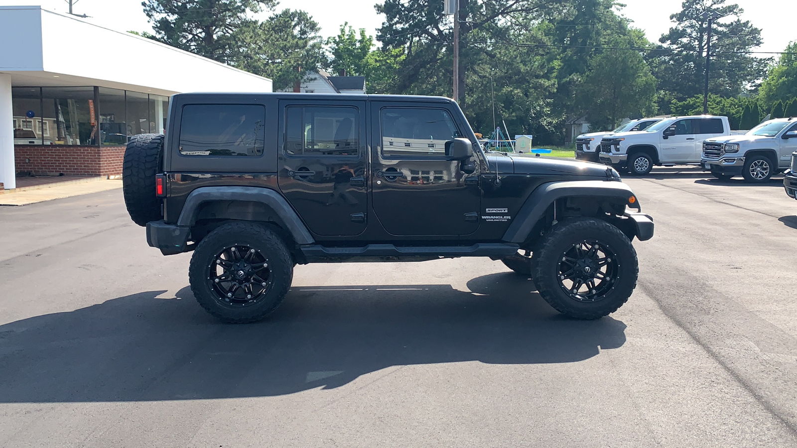 2012 Jeep Wrangler Unlimited Freedom Edition 25