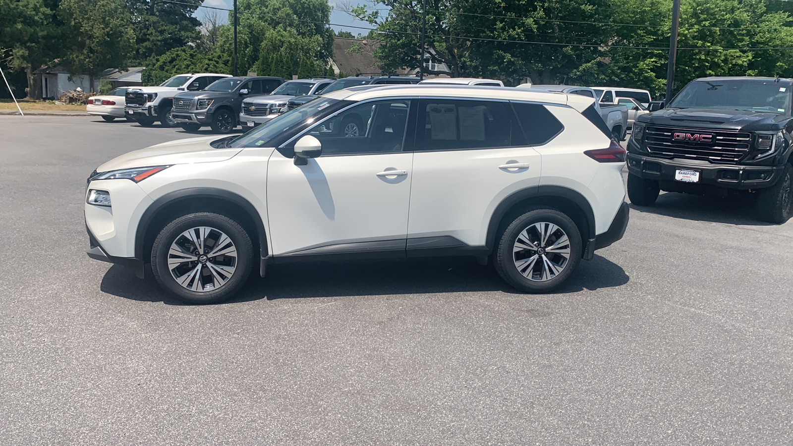 2021 Nissan Rogue SV 3