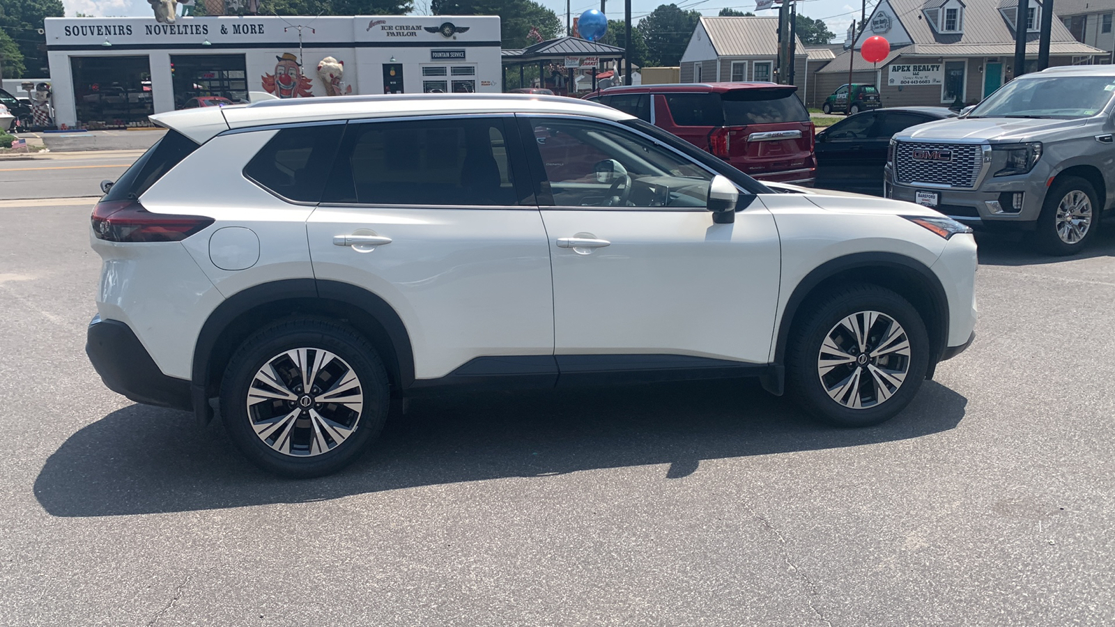 2021 Nissan Rogue SV 32