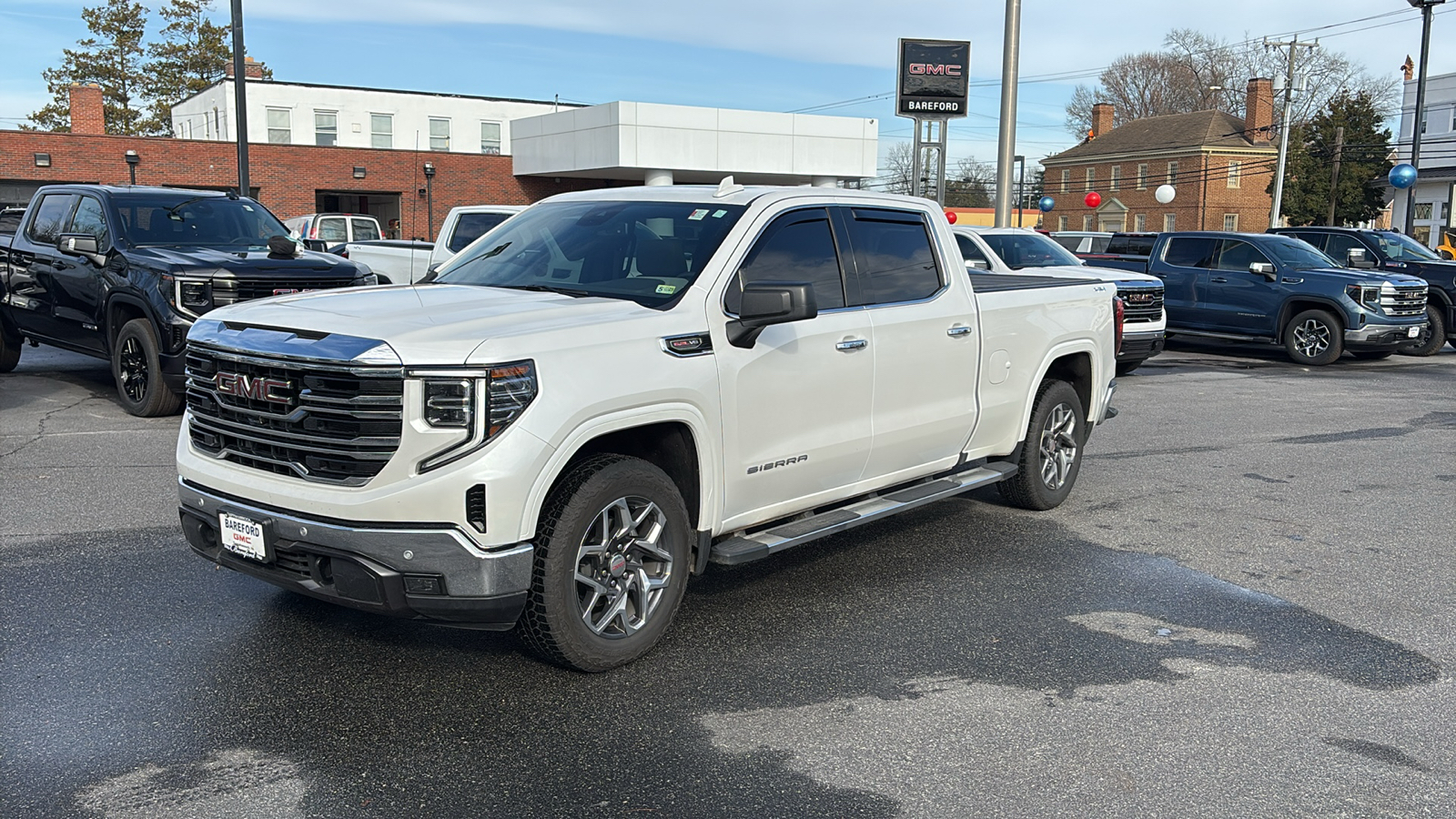 2024 GMC Sierra 1500 SLT 1