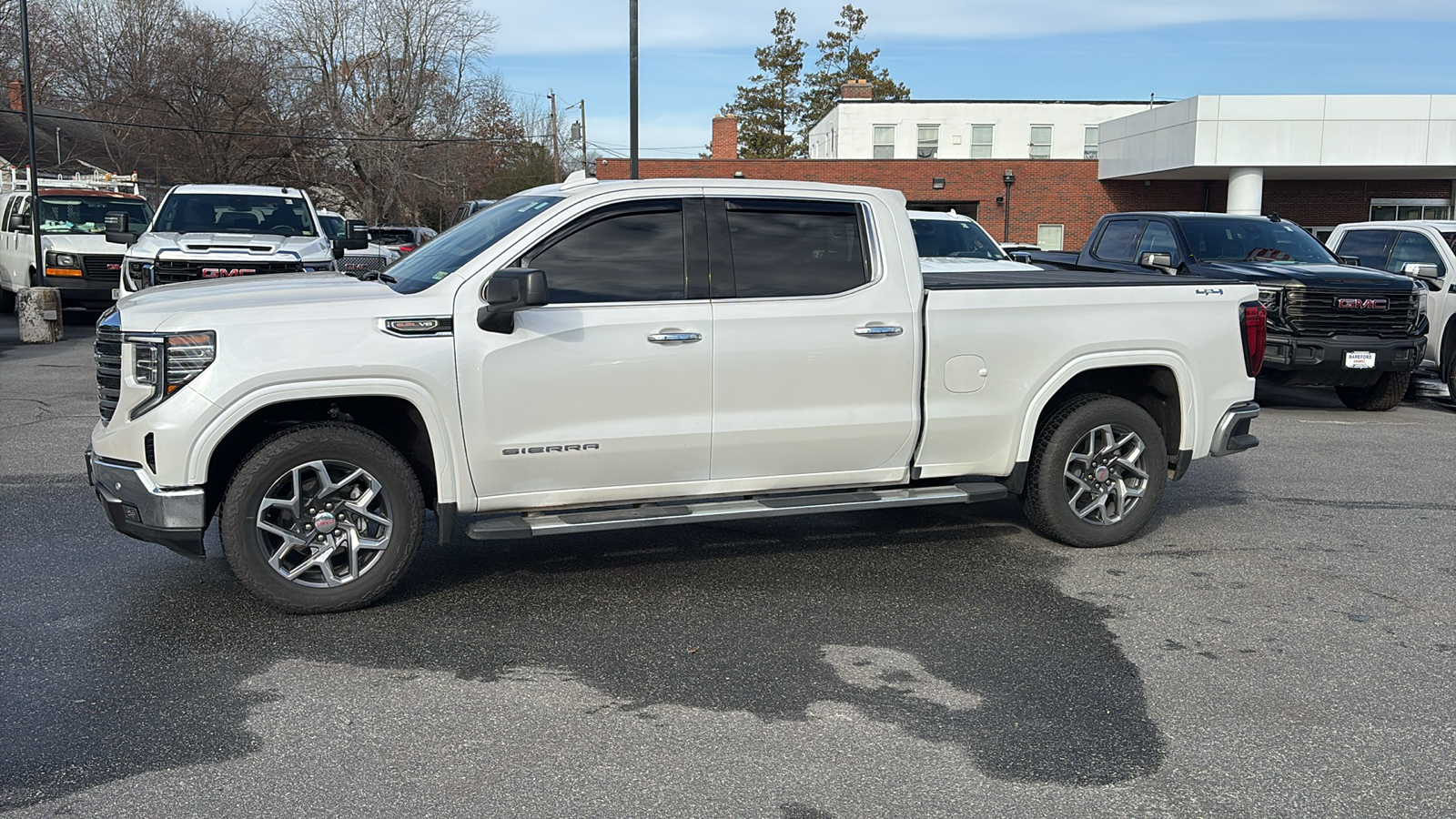 2024 GMC Sierra 1500 SLT 3