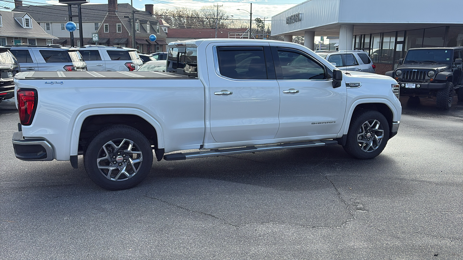 2024 GMC Sierra 1500 SLT 38