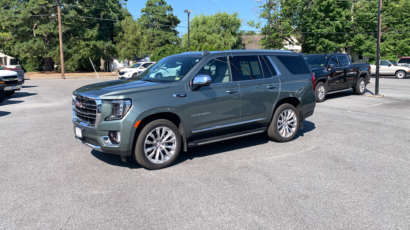 2024 GMC Yukon SLT 2