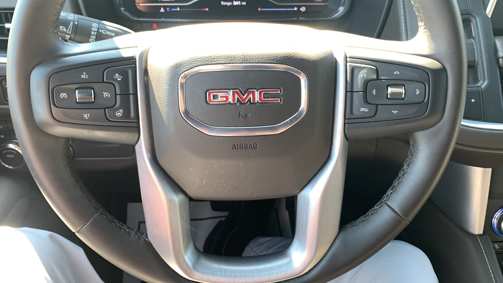 2024 GMC Yukon SLT 15