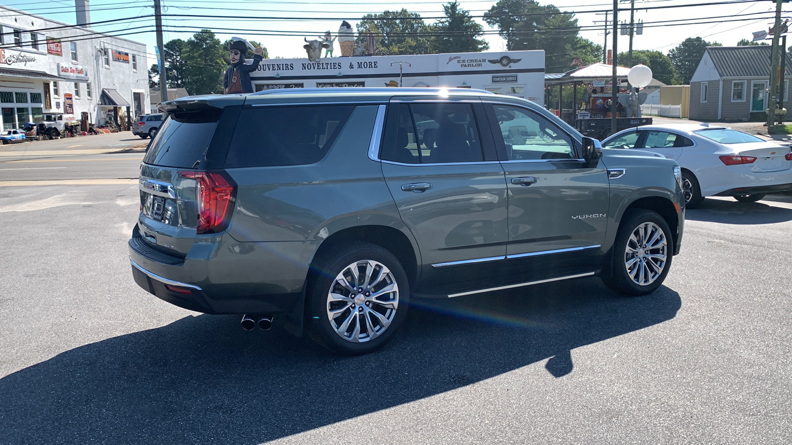 2024 GMC Yukon SLT 32