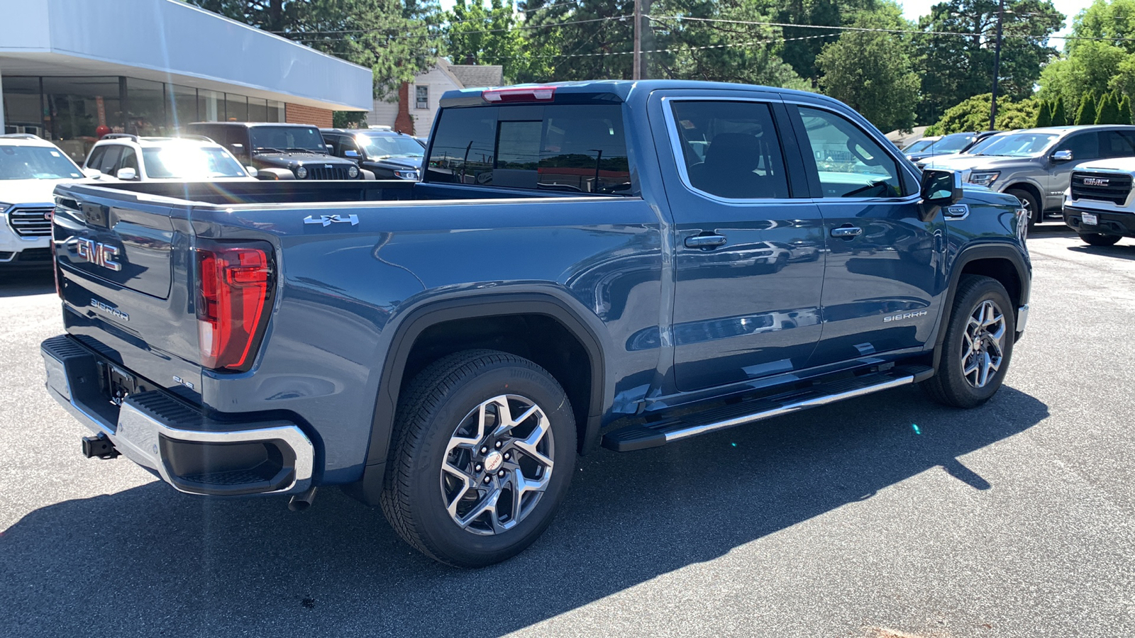 2024 GMC Sierra 1500 SLE 33