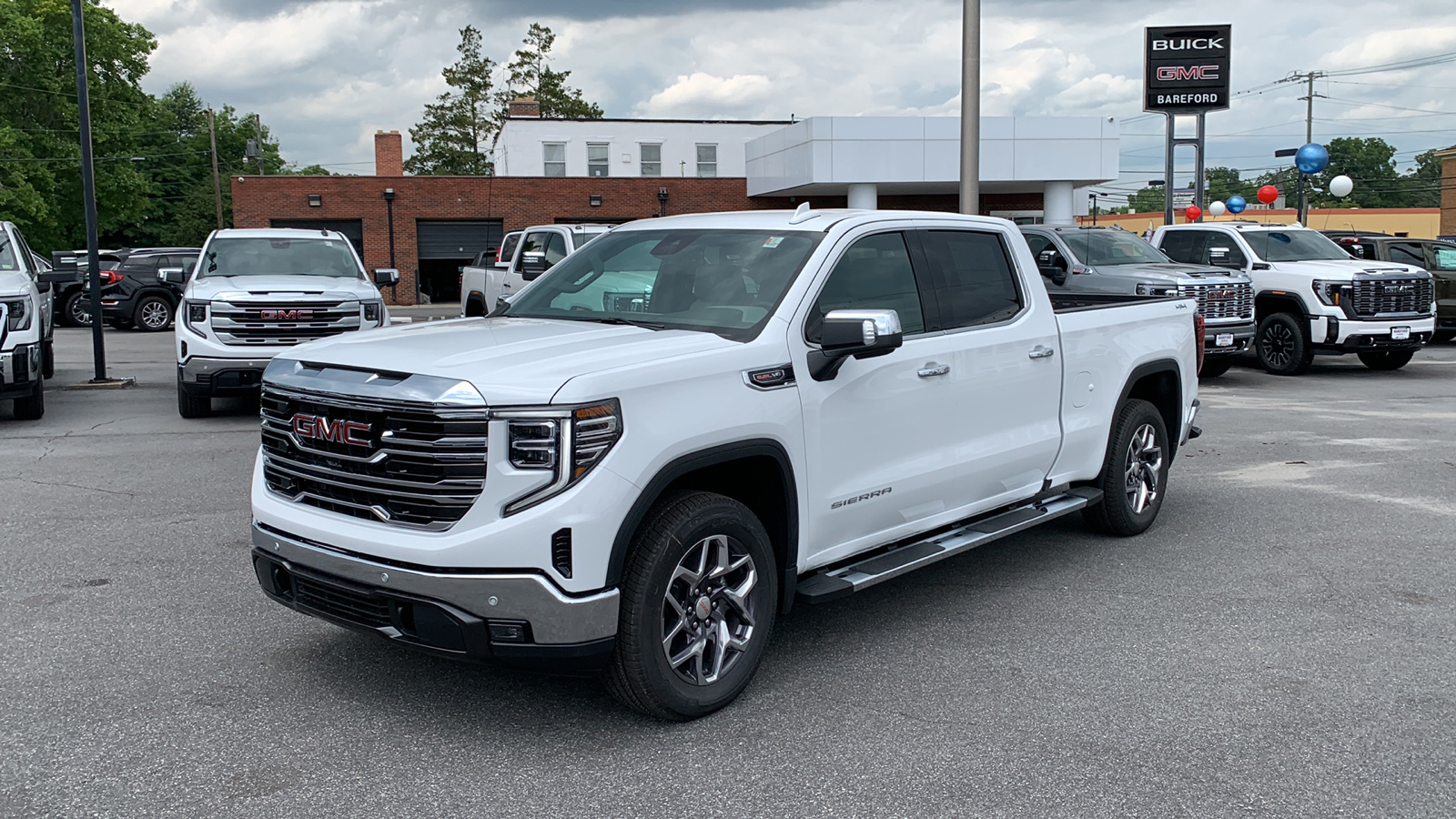 2024 GMC Sierra 1500 SLT 1