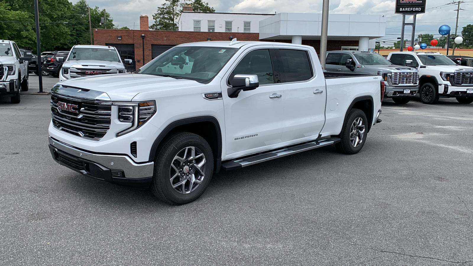 2024 GMC Sierra 1500 SLT 2