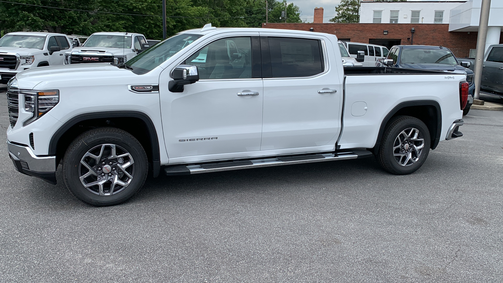 2024 GMC Sierra 1500 SLT 3