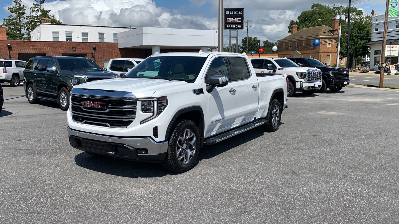 2024 GMC Sierra 1500 SLT 1