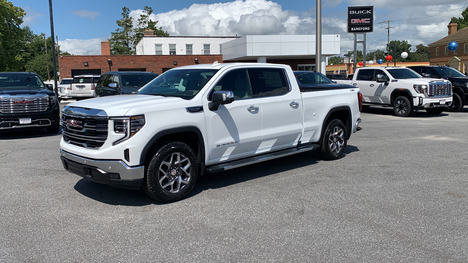 2024 GMC Sierra 1500 SLT 2