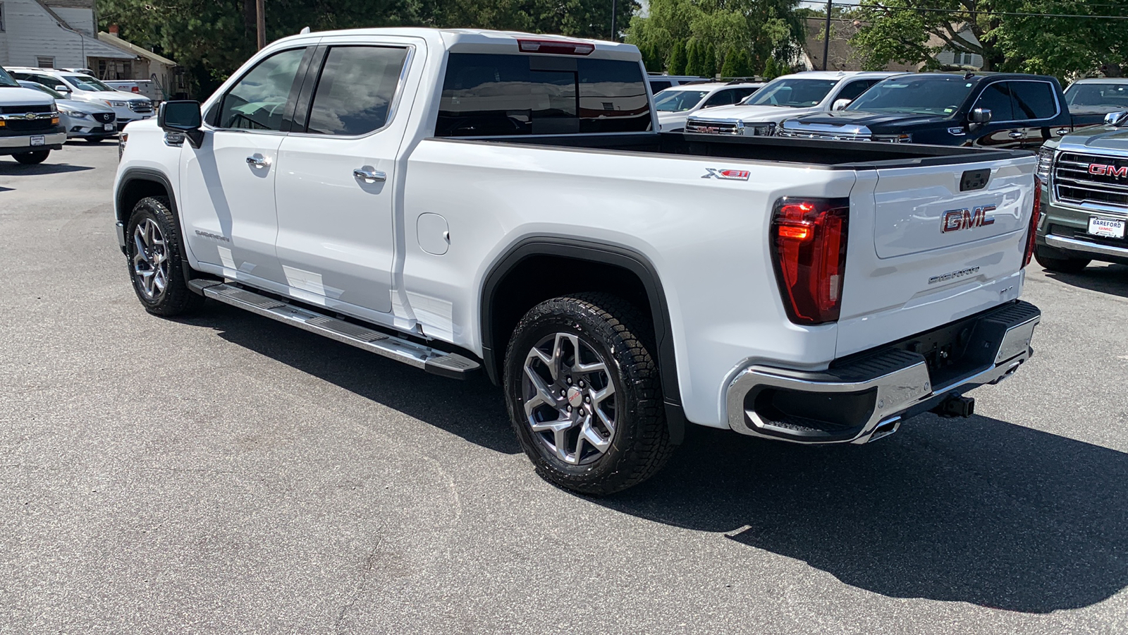 2024 GMC Sierra 1500 SLT 32