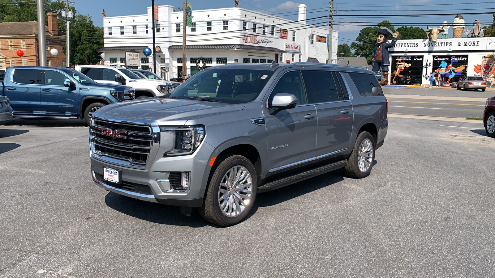 2024 GMC Yukon XL SLT 1