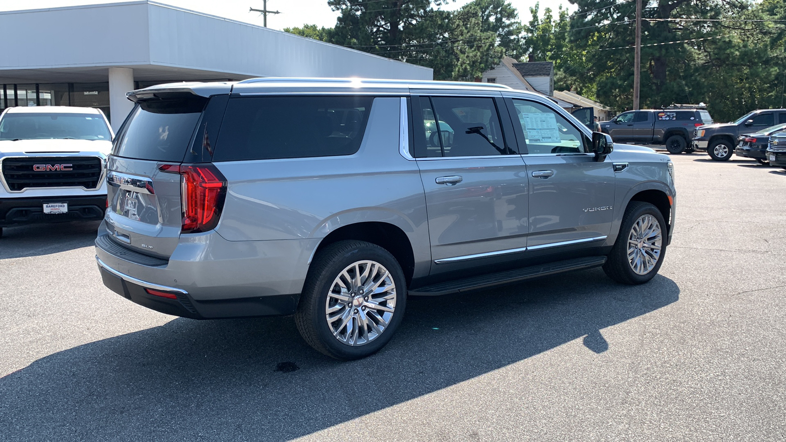 2024 GMC Yukon XL SLT 32