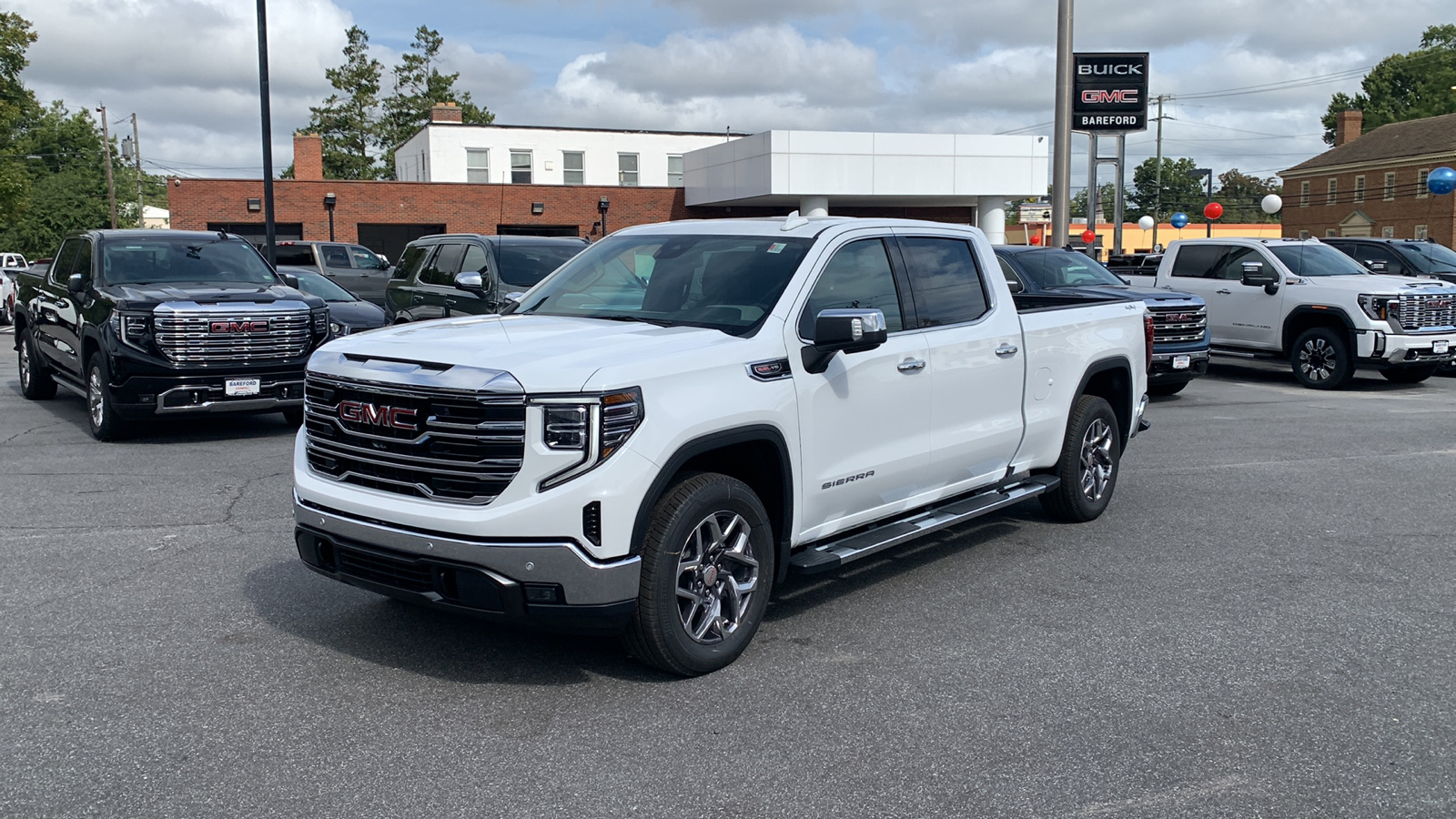 2024 GMC Sierra 1500 SLT 1